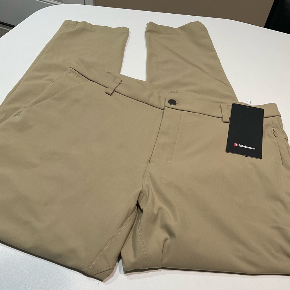 🌺🌺🌺NWT Men’s Lululemon Classic Fit Stretchy Pants 32” L/ 36 W